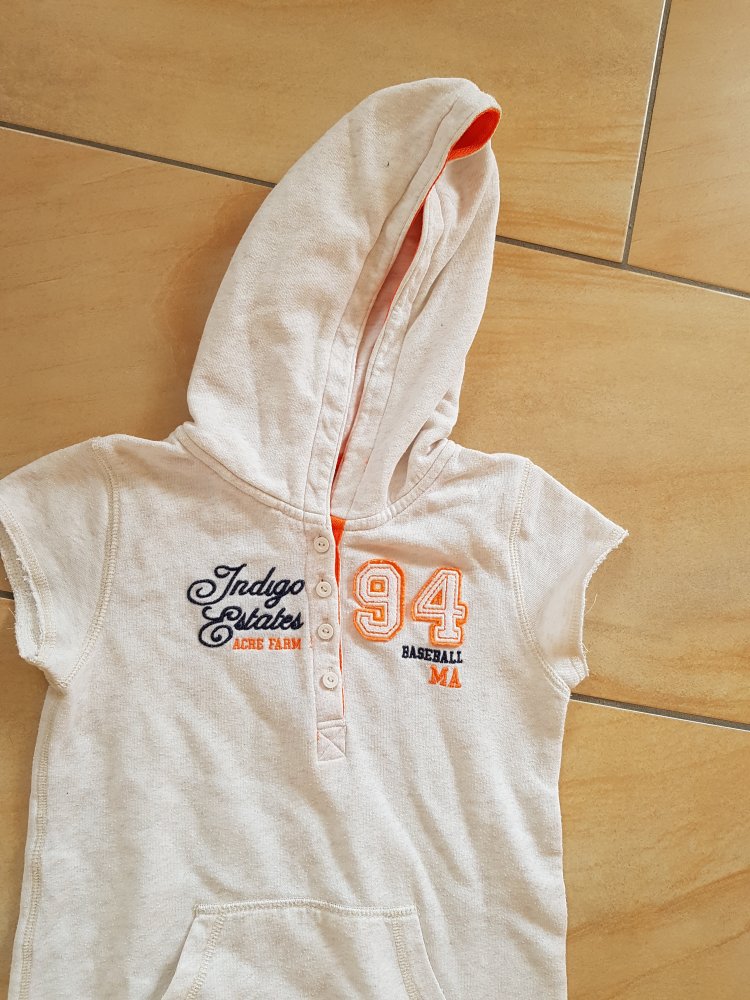 beigefarbenes Kleid mit Kaputze in Gr. 122/128 von H&M 