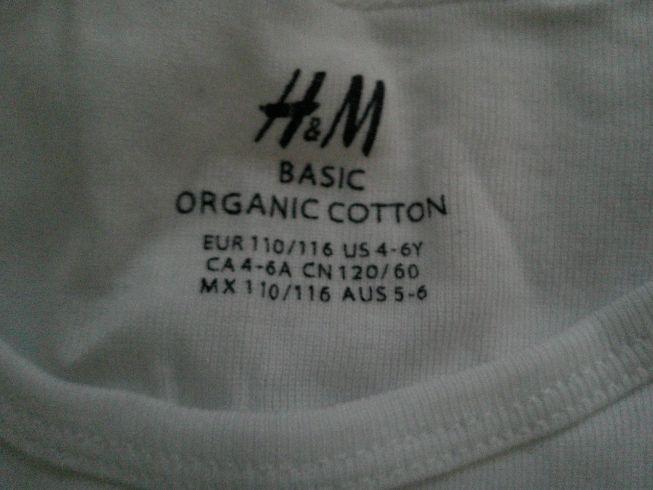 5 weiße Unterhemden Größe 110/116 von H&M