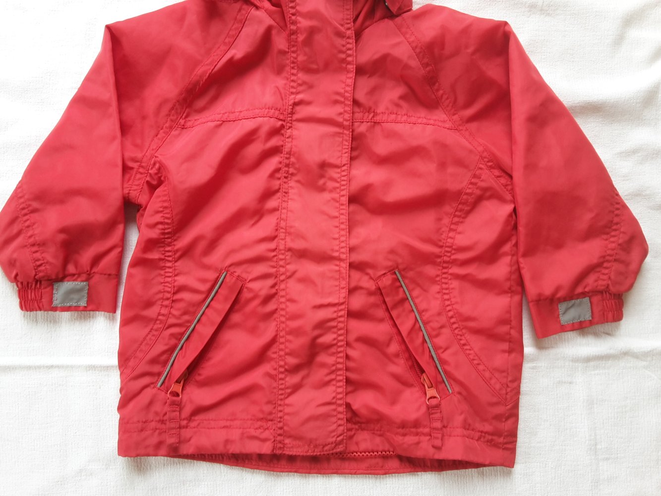 rote Windjacke in Gr. 92 von Power Kids