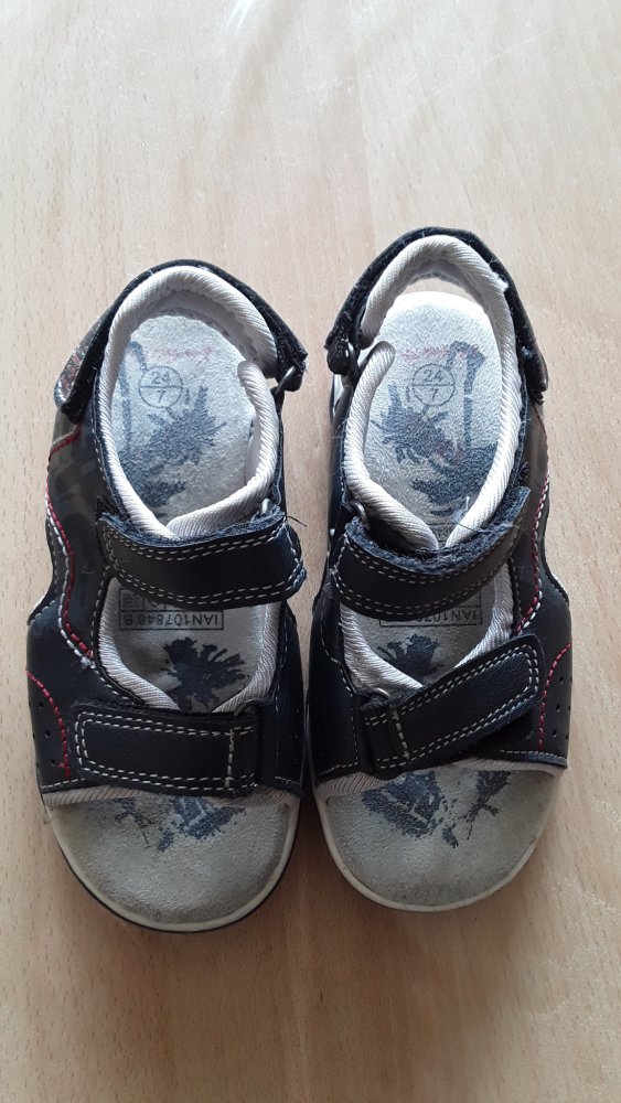 Sandalen in Gr. 24