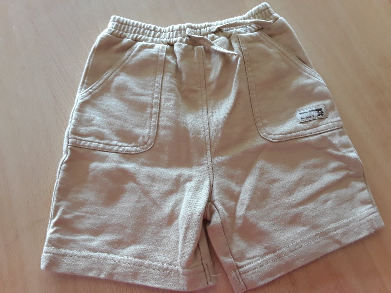 beigefarbene Shorts in Gr. 74 von C&A