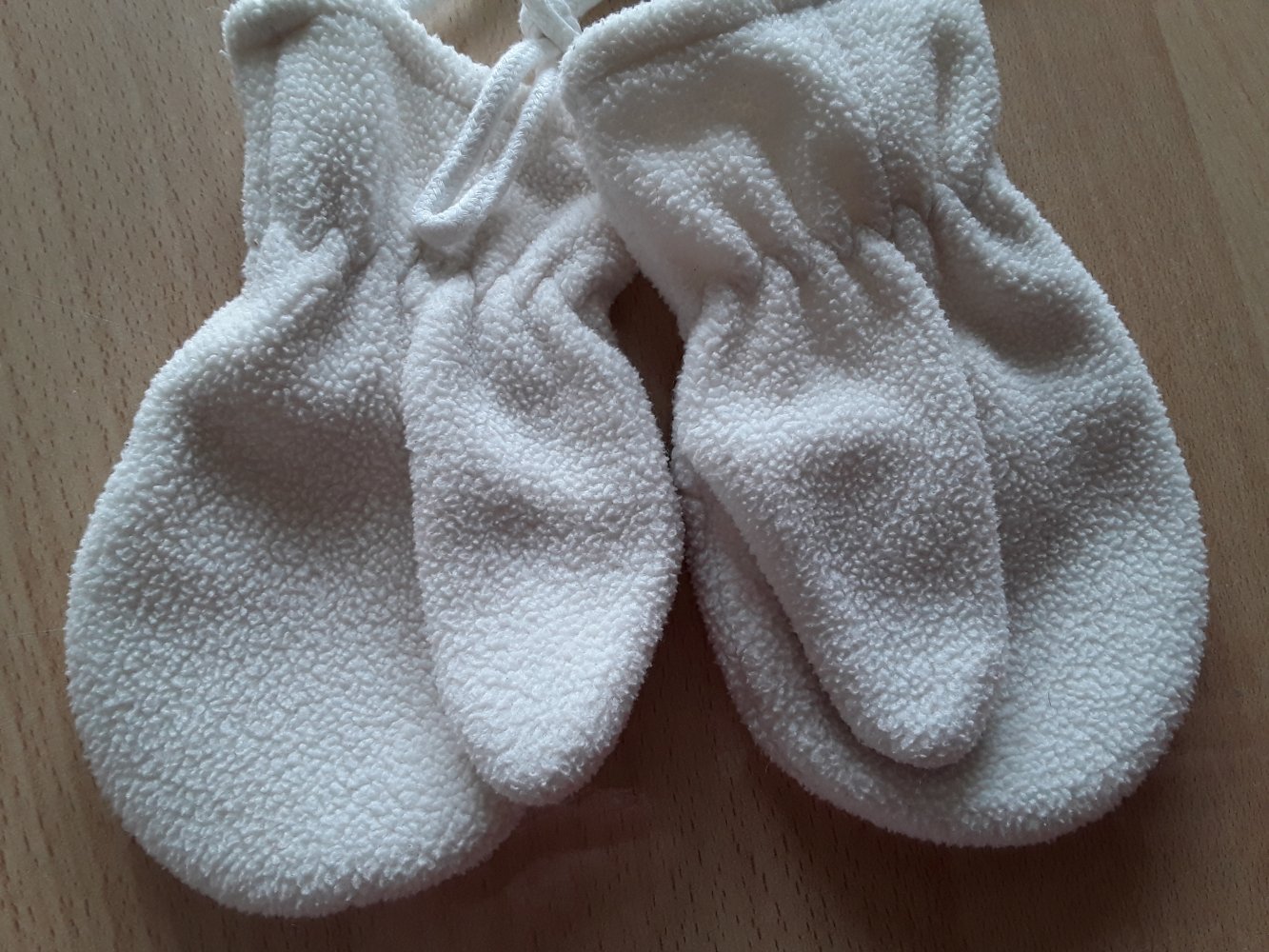 weiße Fleecehandschuhe für 2-4 Jahre