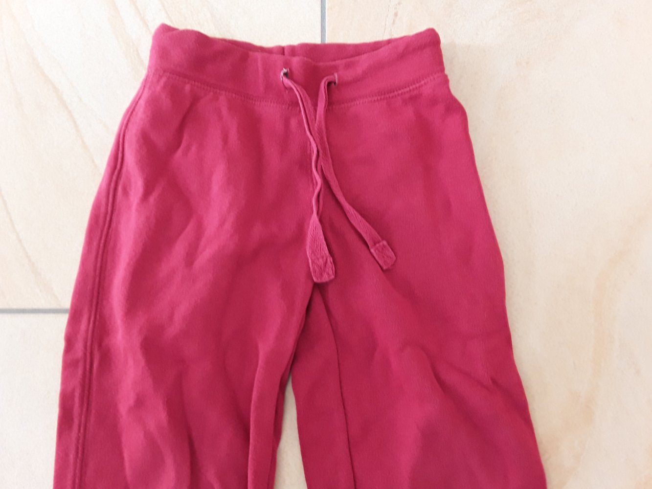 rote Jogginhose in 86/92 von H&M