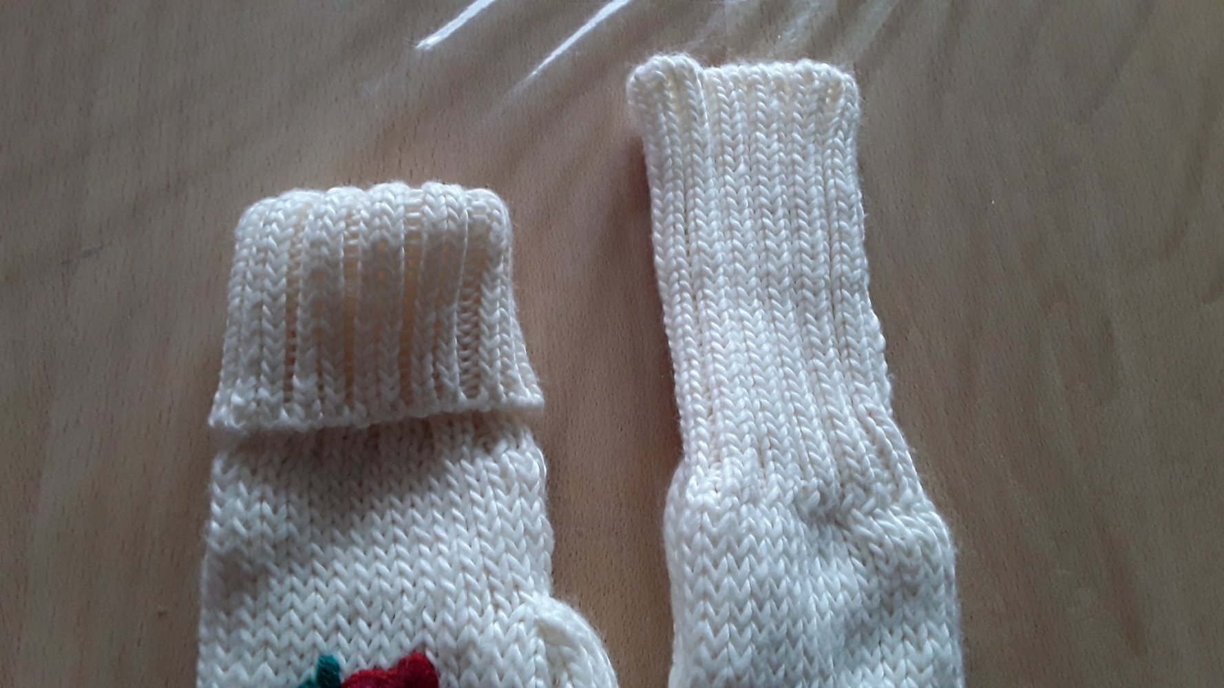 cremefarbene Handschuhe in Gr. 110/116 von H&M