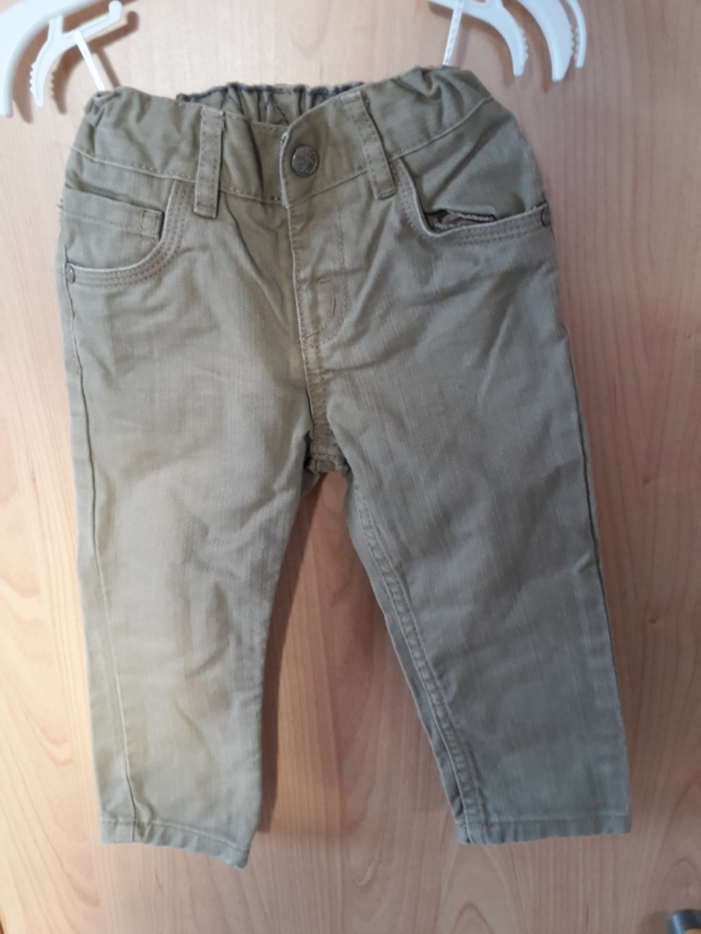 beige Jeanshose in Gr. 74 von C&A