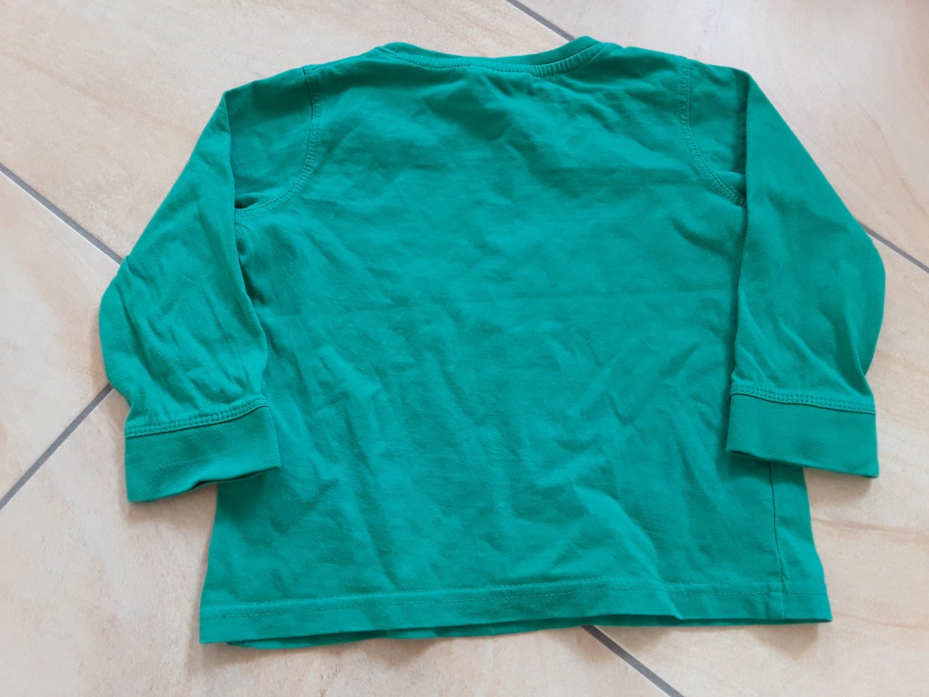 grünes Langarmshirt in Gr. 98