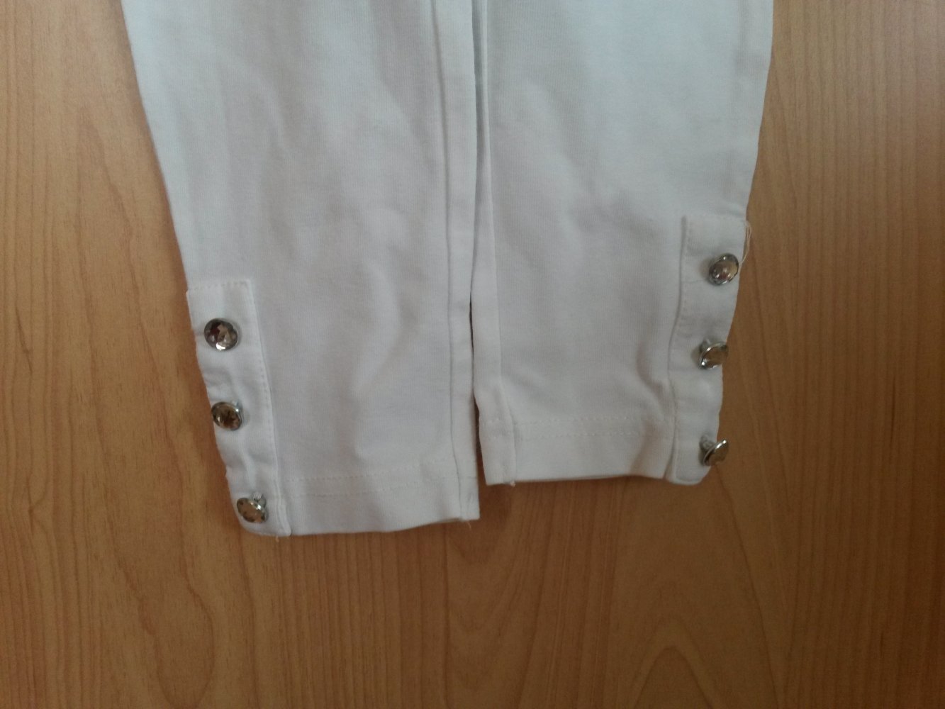 tolle Leggings mit Glitzerknöpfen in Gr. 104/110 von Kidoki (OTTO)