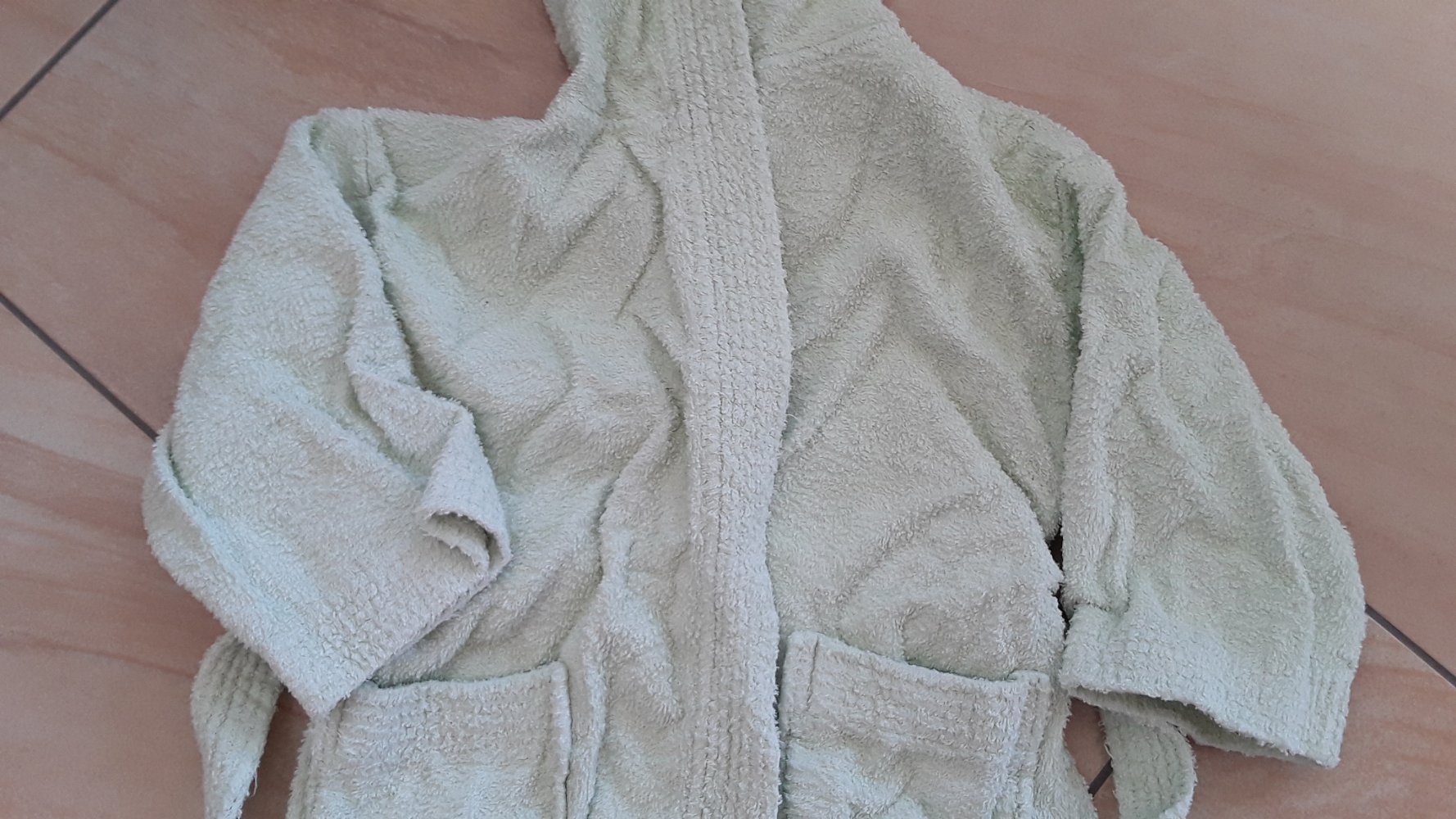 lindgrüner Bademantel 86/92