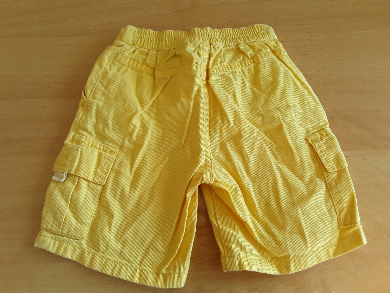 gelbe Cordshorts / kurze Hose in Gr. 86 von Outfit