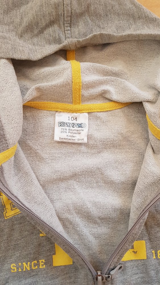 graue Sweatjacke Gr. 104 pocopiano
