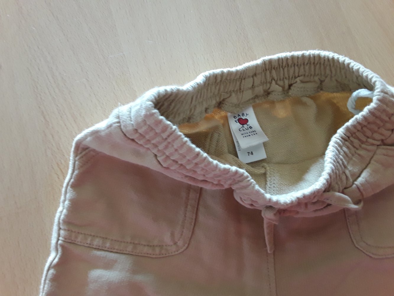 beigefarbene Shorts in Gr. 74 von C&A