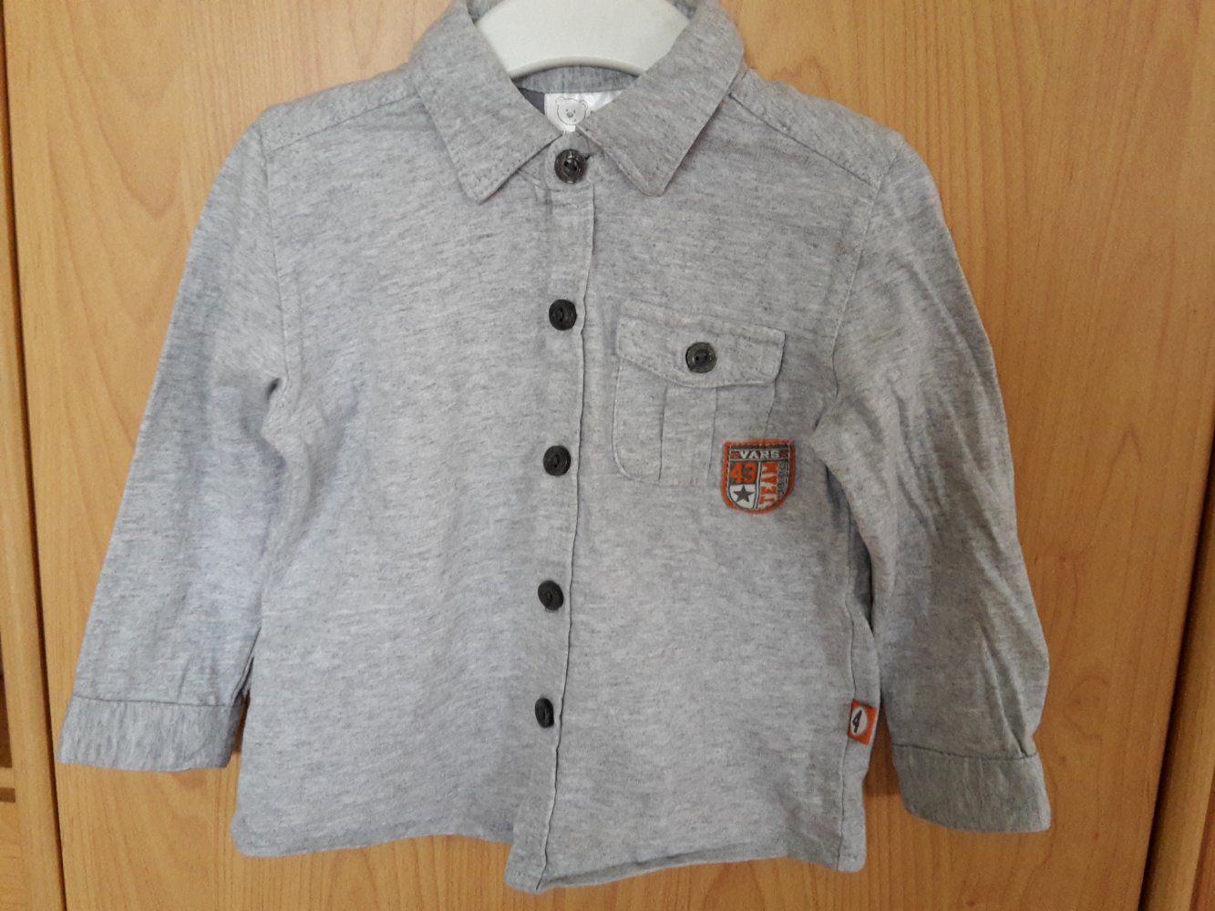 schönes Langarmshirt in Hemdoptik in Gr. 86