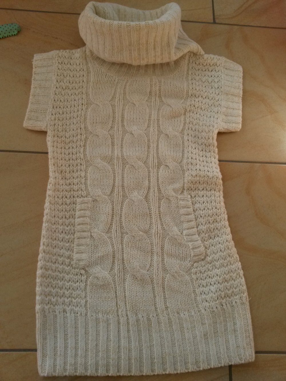 schöne ungetragene Stricktunika in Gr. 122