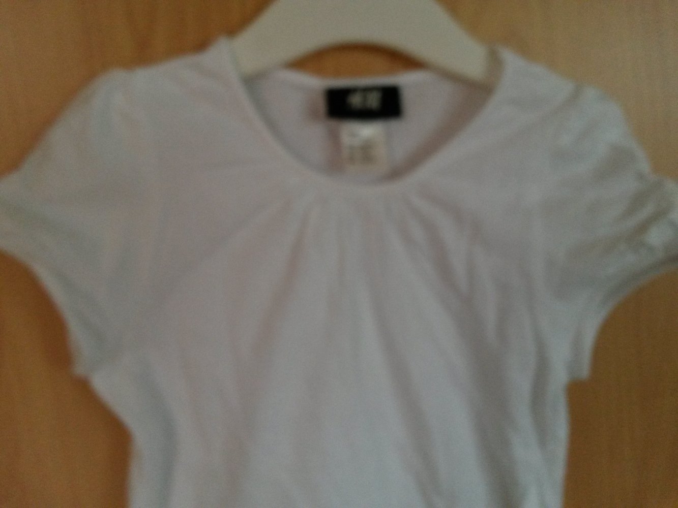 weißes T-Shirt in Gr. 104 von H&M