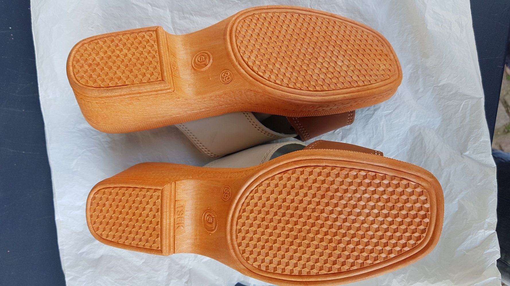 ungetragene Sandalen/ Clogs Gr. 39