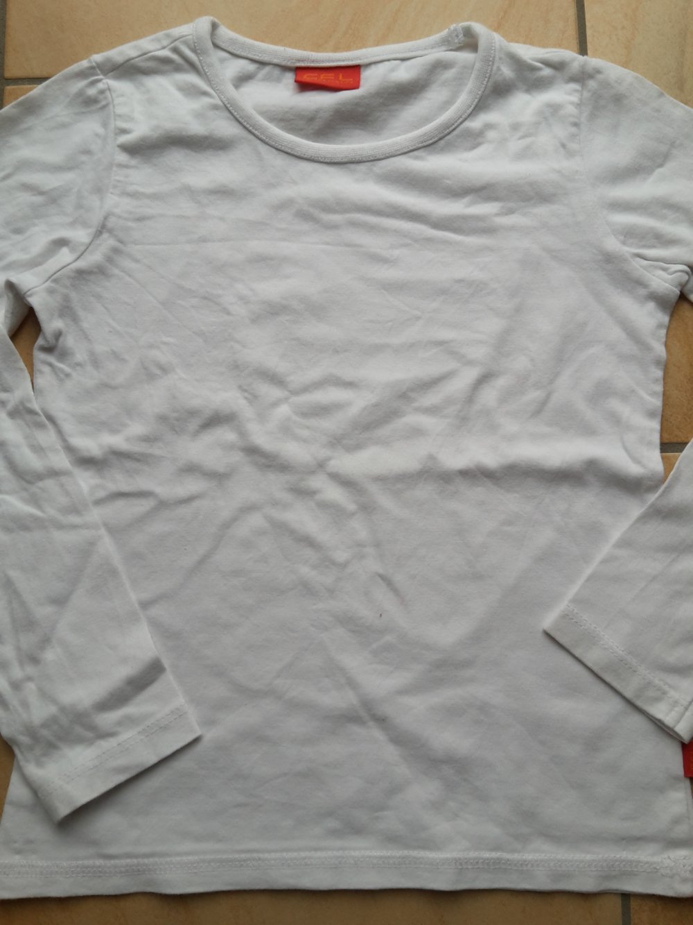 schönes LA-Shirt von CFL in Gr. 116/122. (Habe dieses Shirt 2x auch was für Zwillinge. Beide eingestellt.)