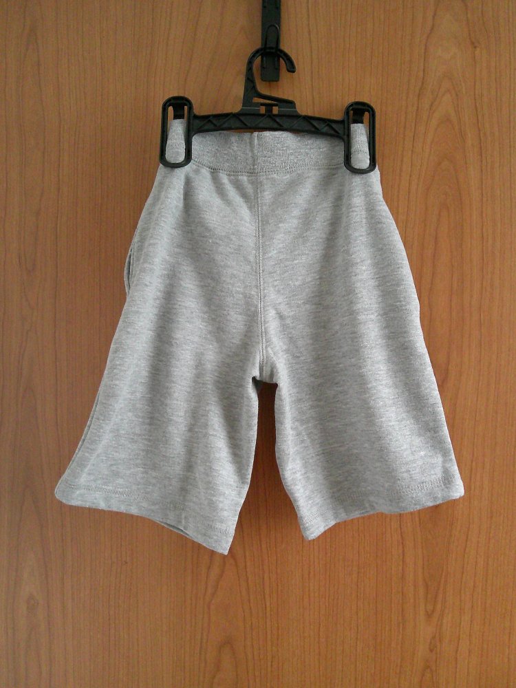 graue, kurze Sweathose Gr. 116/122 von Arizona