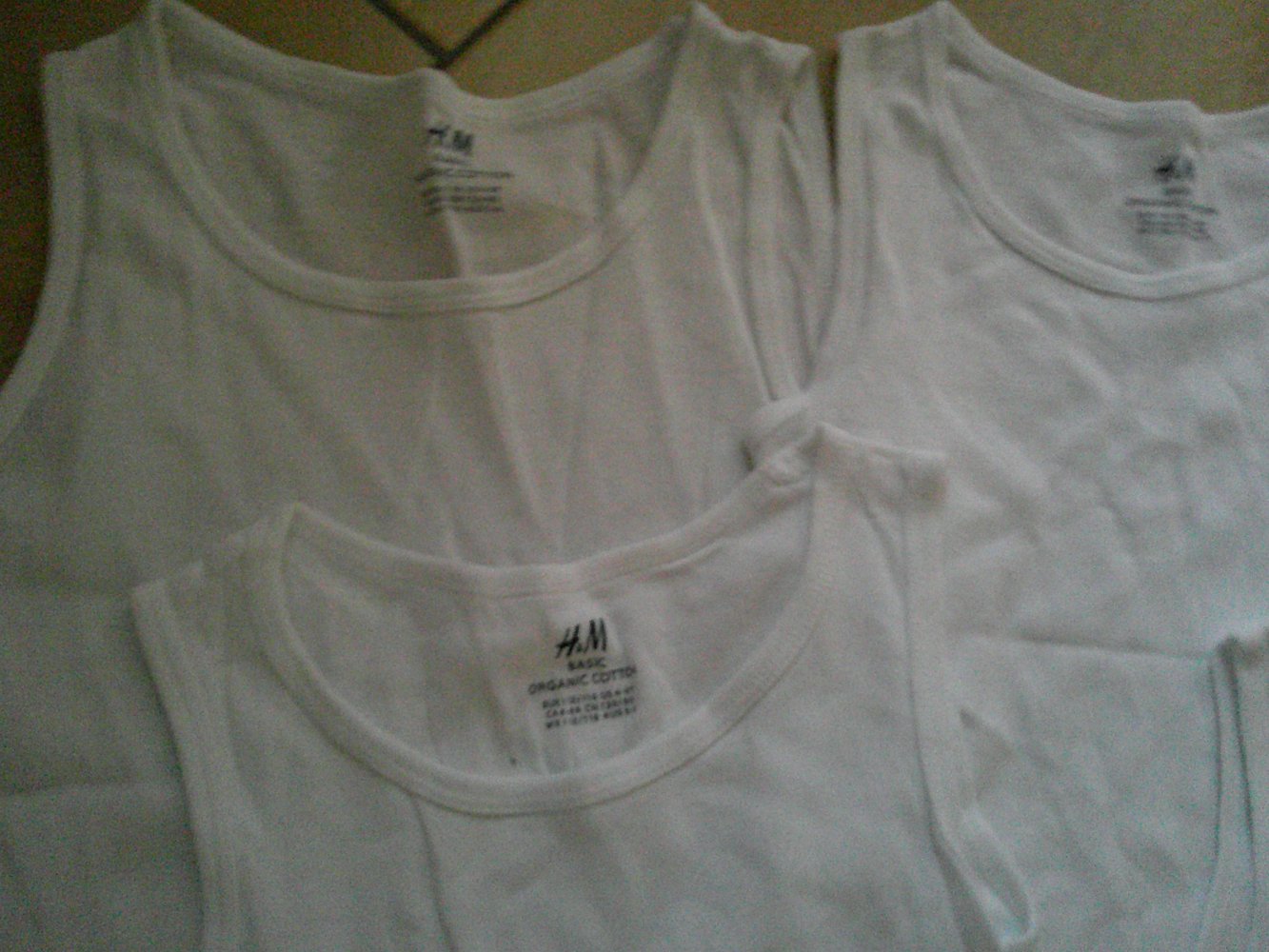 5 weiße Unterhemden Größe 110/116 von H&M