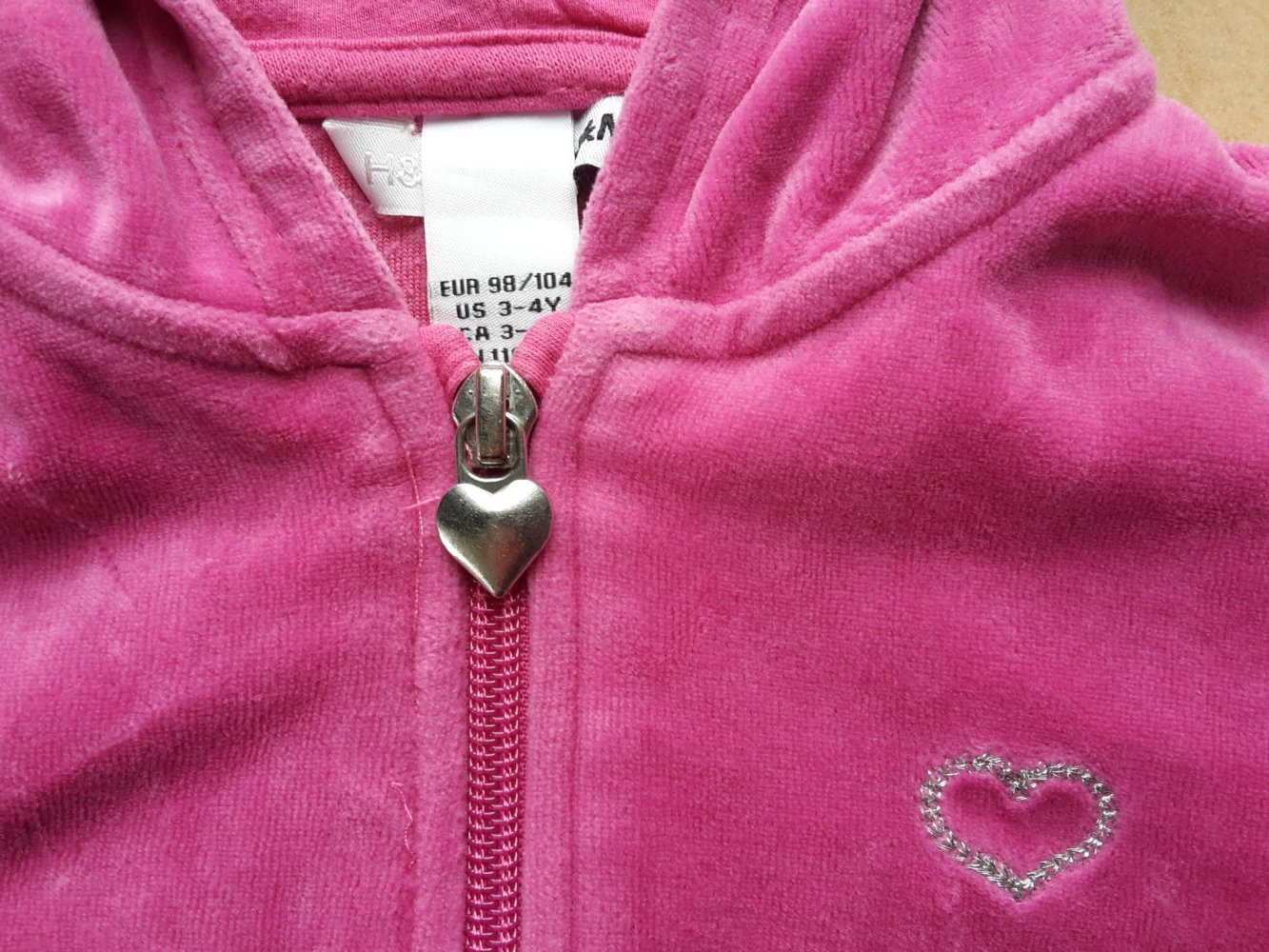 pinkfarbene Sweatjacke in Gr. 98/104 von H&M