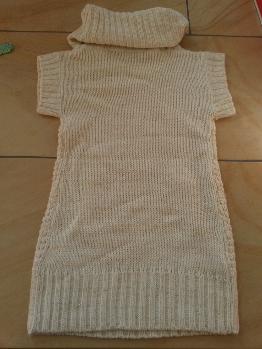 schöne ungetragene Stricktunika in Gr. 122