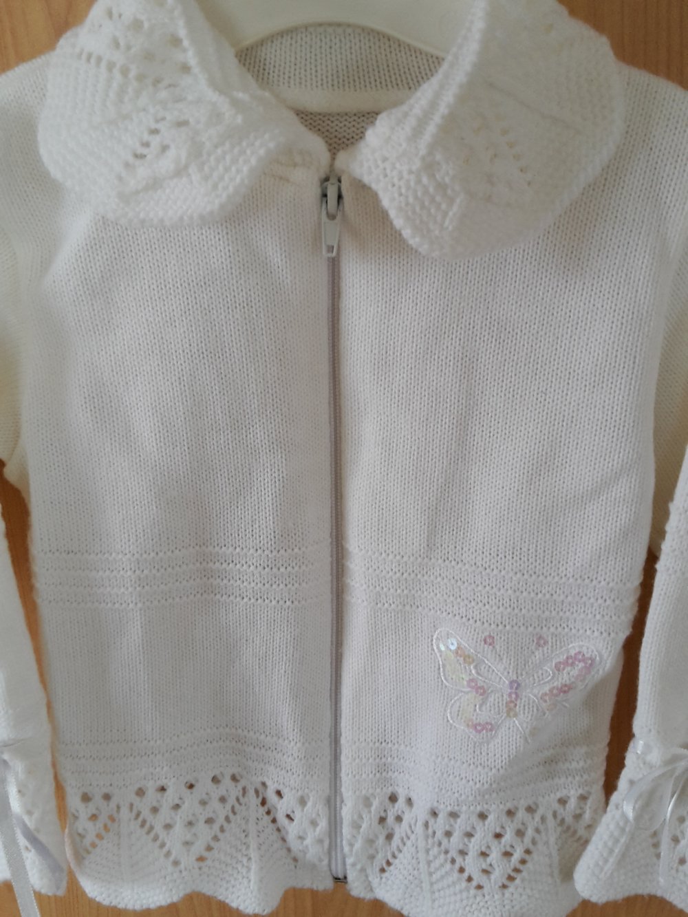 weiße Strickjacke in Gr. 92