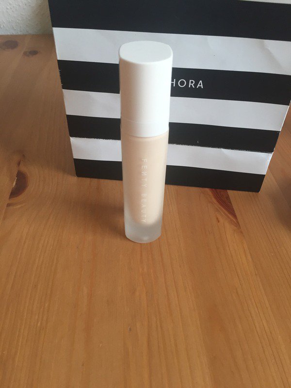 Fenty Beauty by Rihanna Pro Filt'r Soft Matte Longwear Foundation Make Up