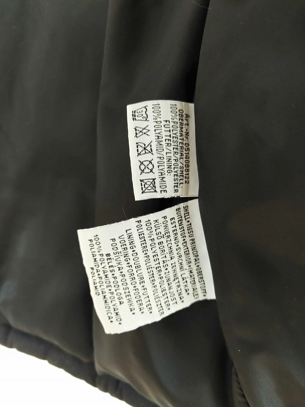 Weste - hoher Kragen - verschließbare Taschen - M