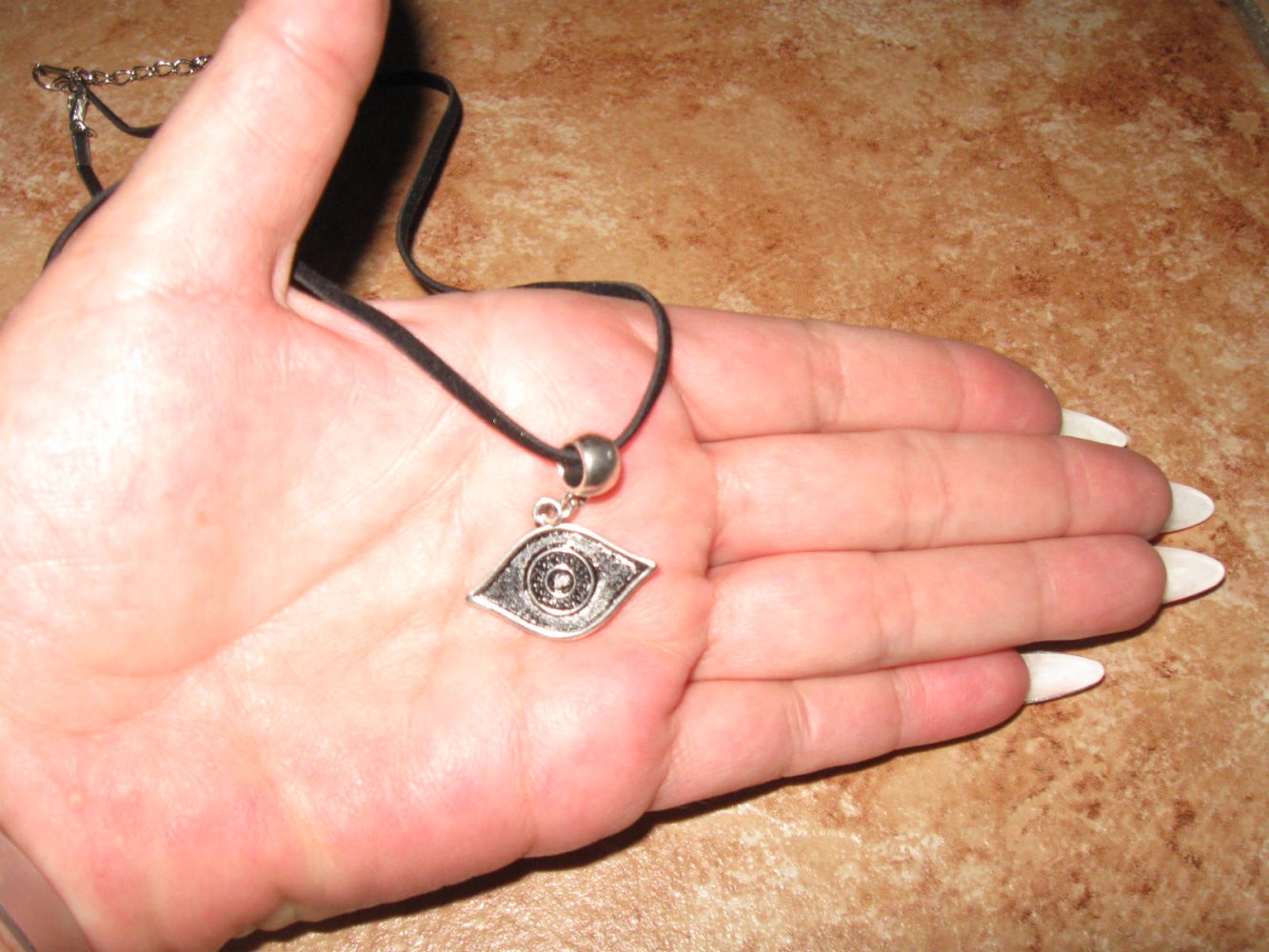 *** Neue Kette mit Augenhänger ***