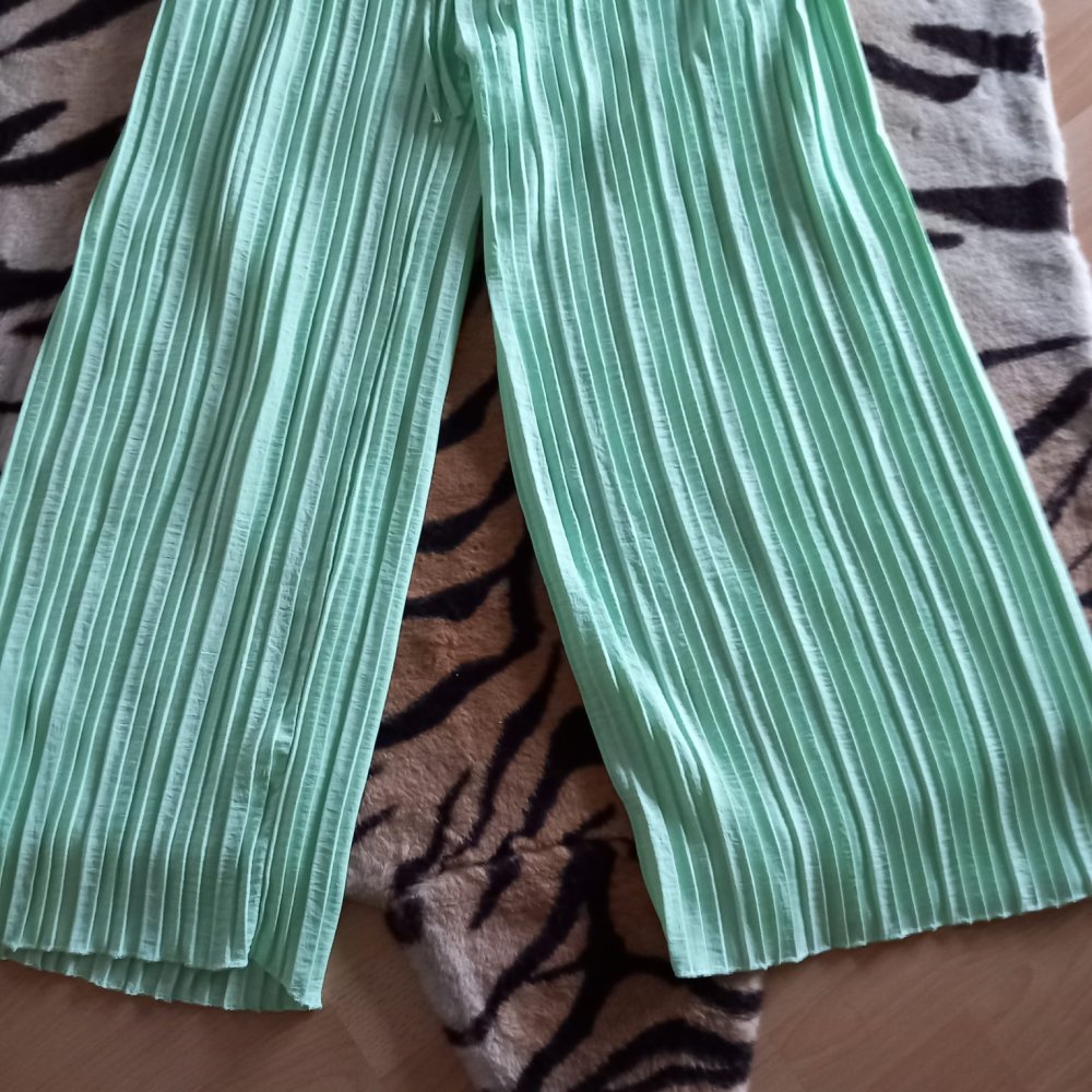 *** Neu ~ Plissee ~ Hose ***