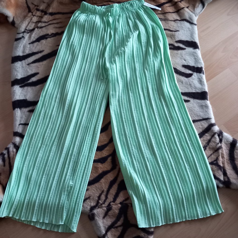 *** Neu ~ Plissee ~ Hose ***