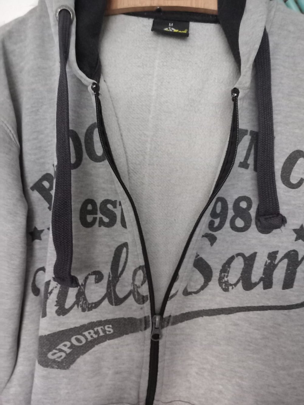 *** Hoodie mit Kapuze ***