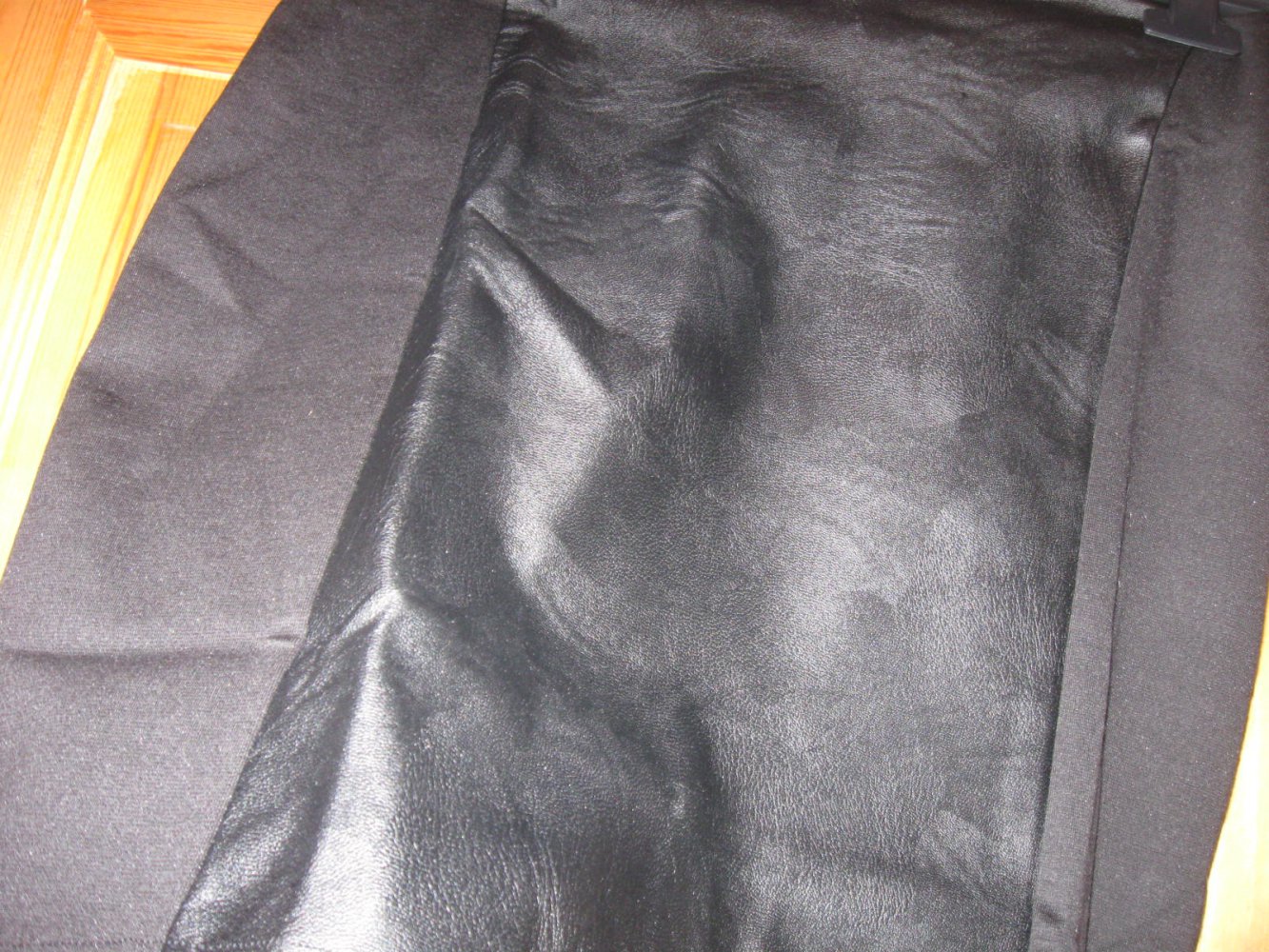 *** Neu ~ Kurzer Rock ~ Kunstleder Einsatz ***