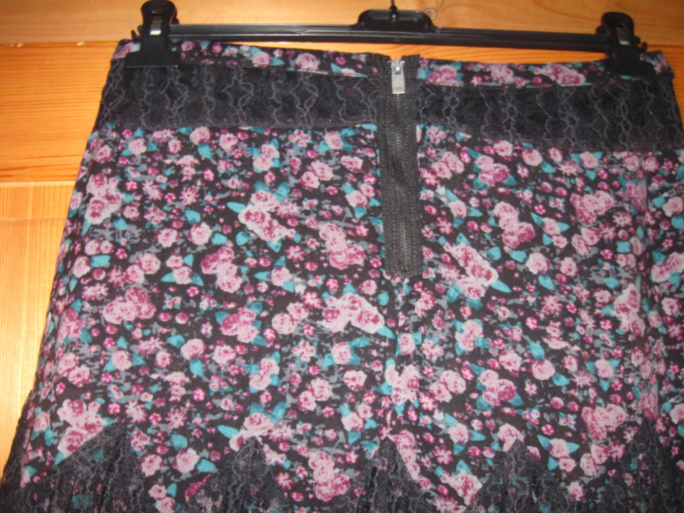 *** Niedlicher Esprit Rock mit Spitze ***