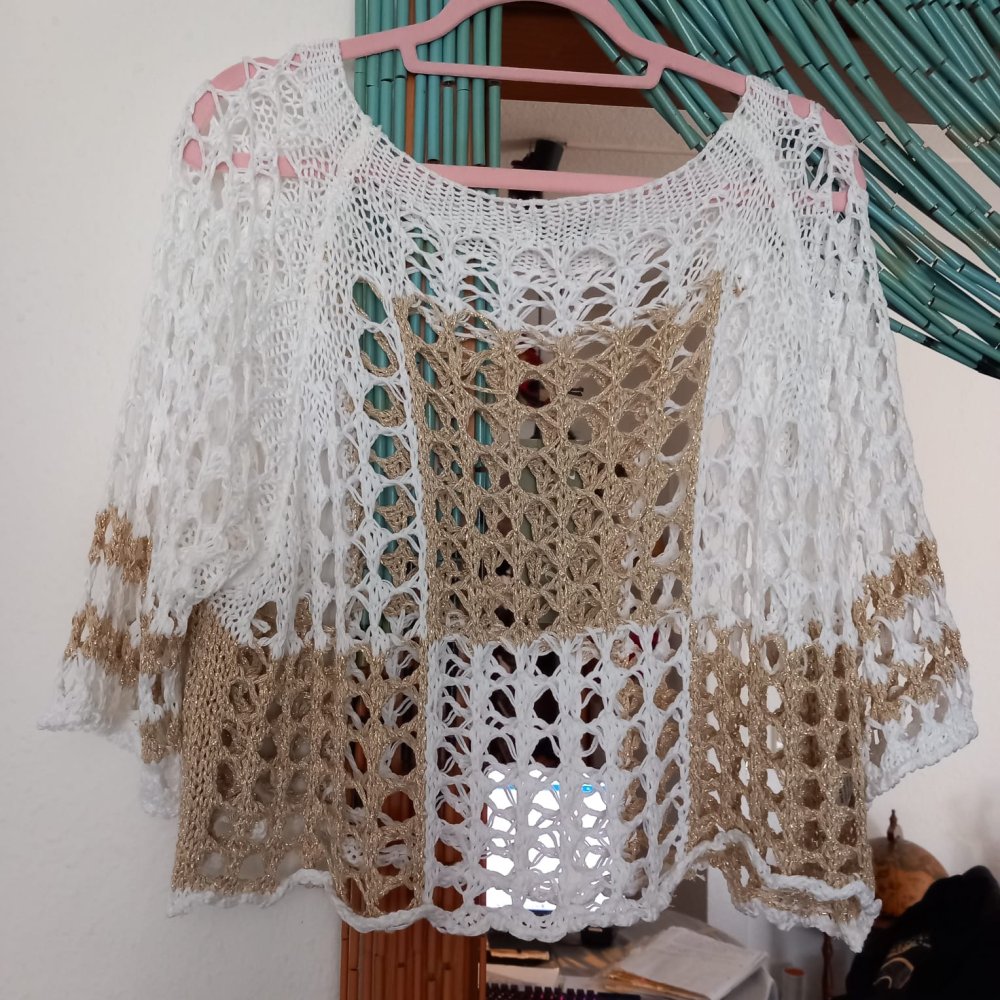 *** Neu ~ Löcher ~ Kurz Pulli ***