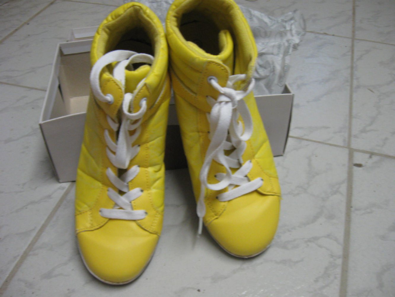 *** Knöchelschuhe in Quitte Gelb ***