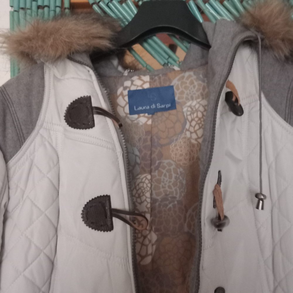 *** Super ~ Schöne ~ Winter ~ Jacke ~ Kapuze ***