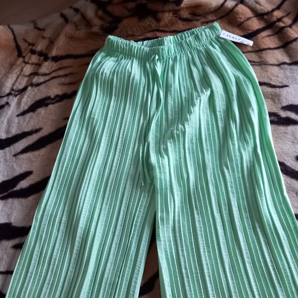 *** Neu ~ Plissee ~ Hose ***