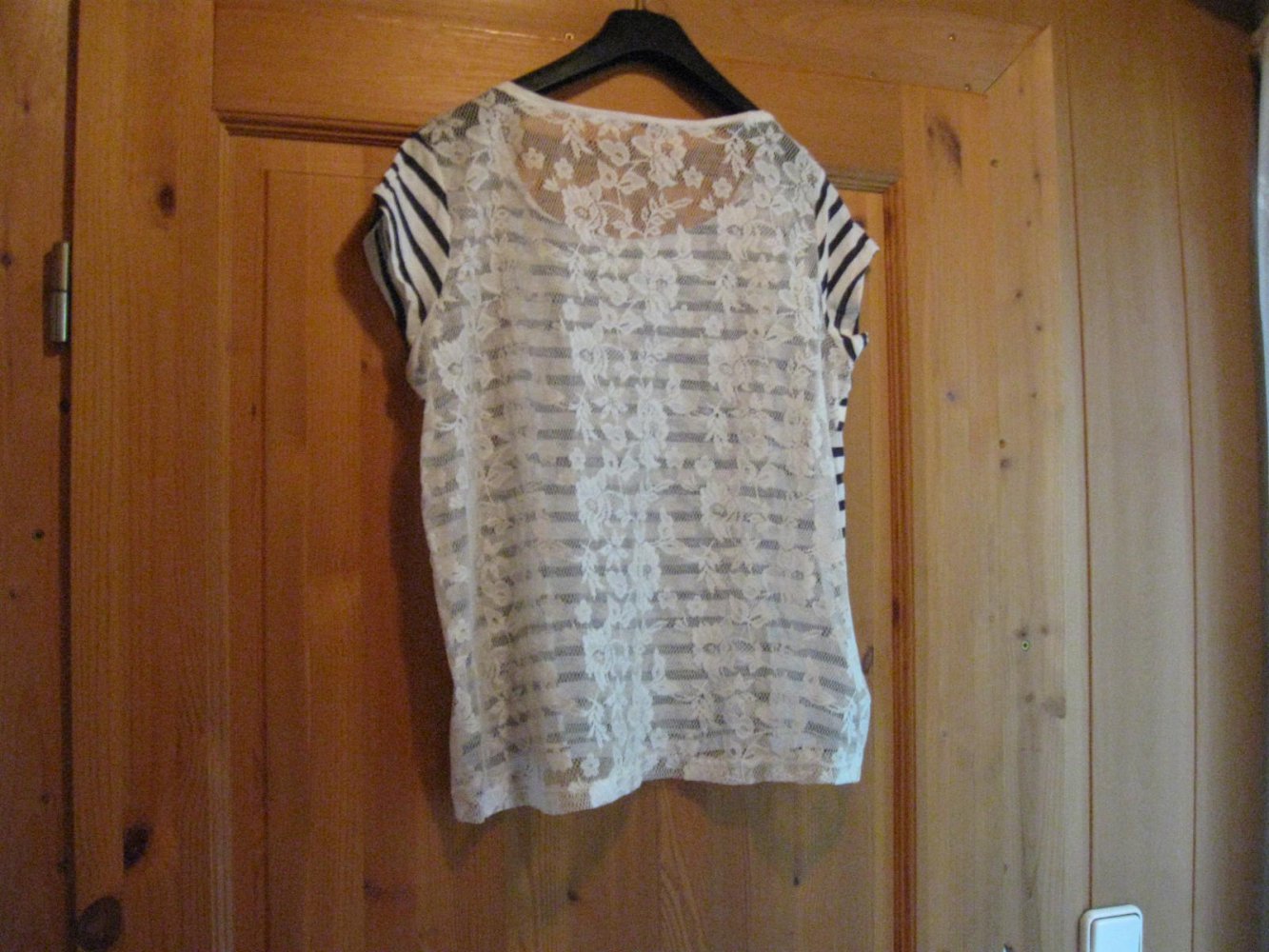 *** Shirt mit einer raffinierten Rückenpartie ***