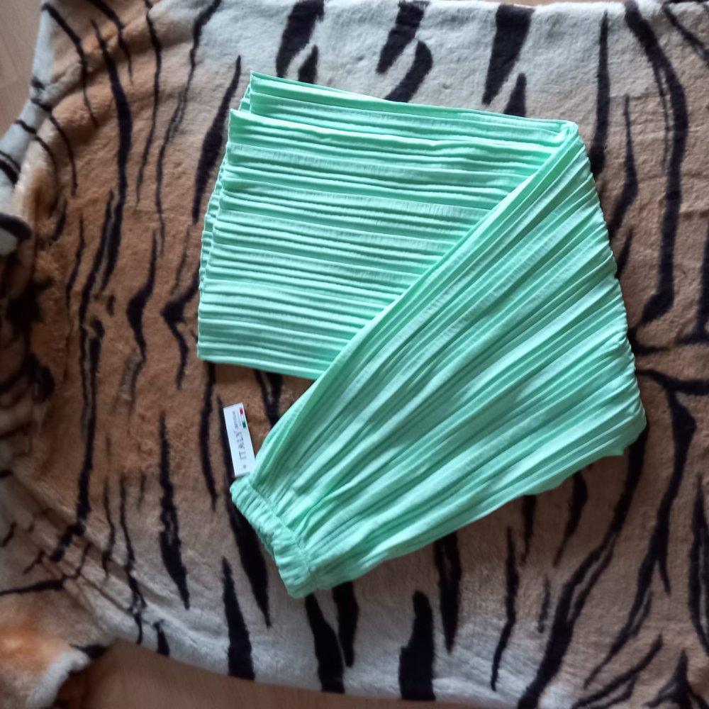 *** Neu ~ Plissee ~ Hose ***