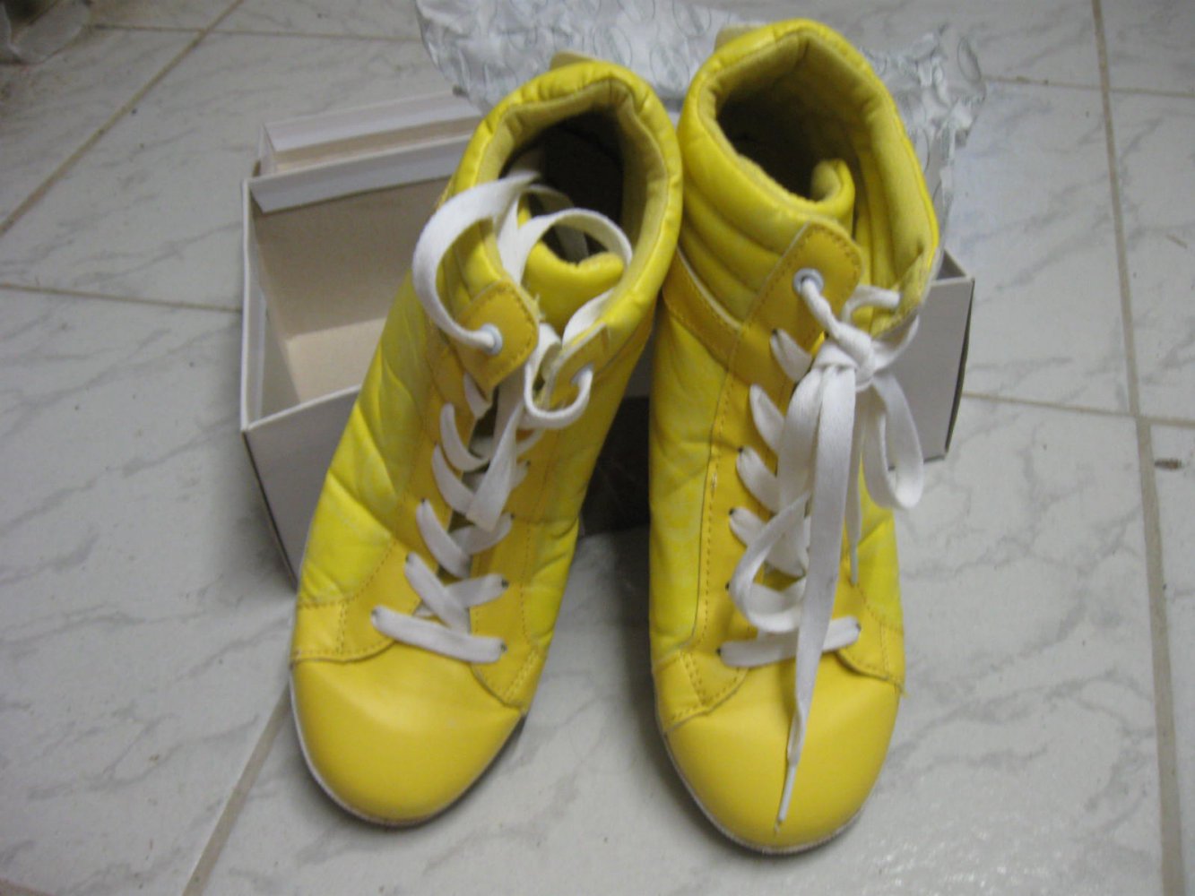 *** Knöchelschuhe in Quitte Gelb ***