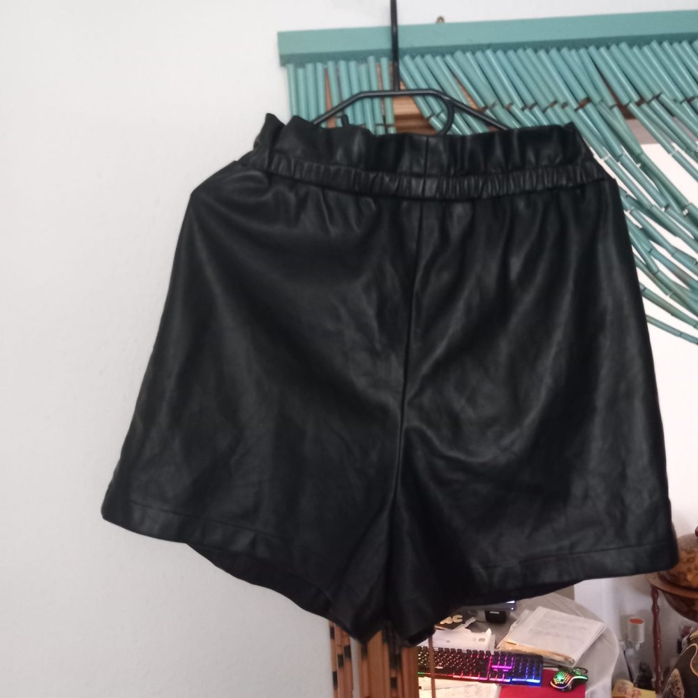 *** Hot ~ Shorts ~ Kunstleder ***