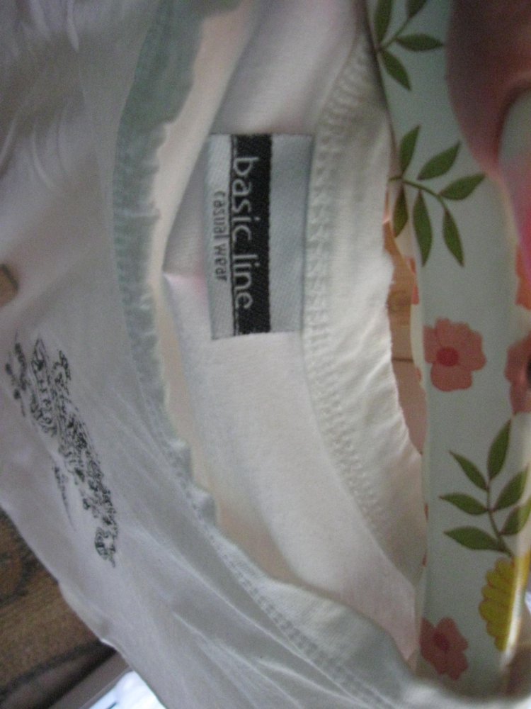 *** Shirt mit Brust Druck ***