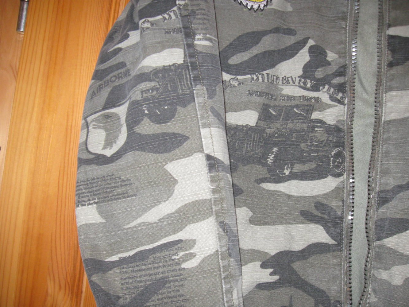 *** Tolle Camouflage Jacke mit Druck ***