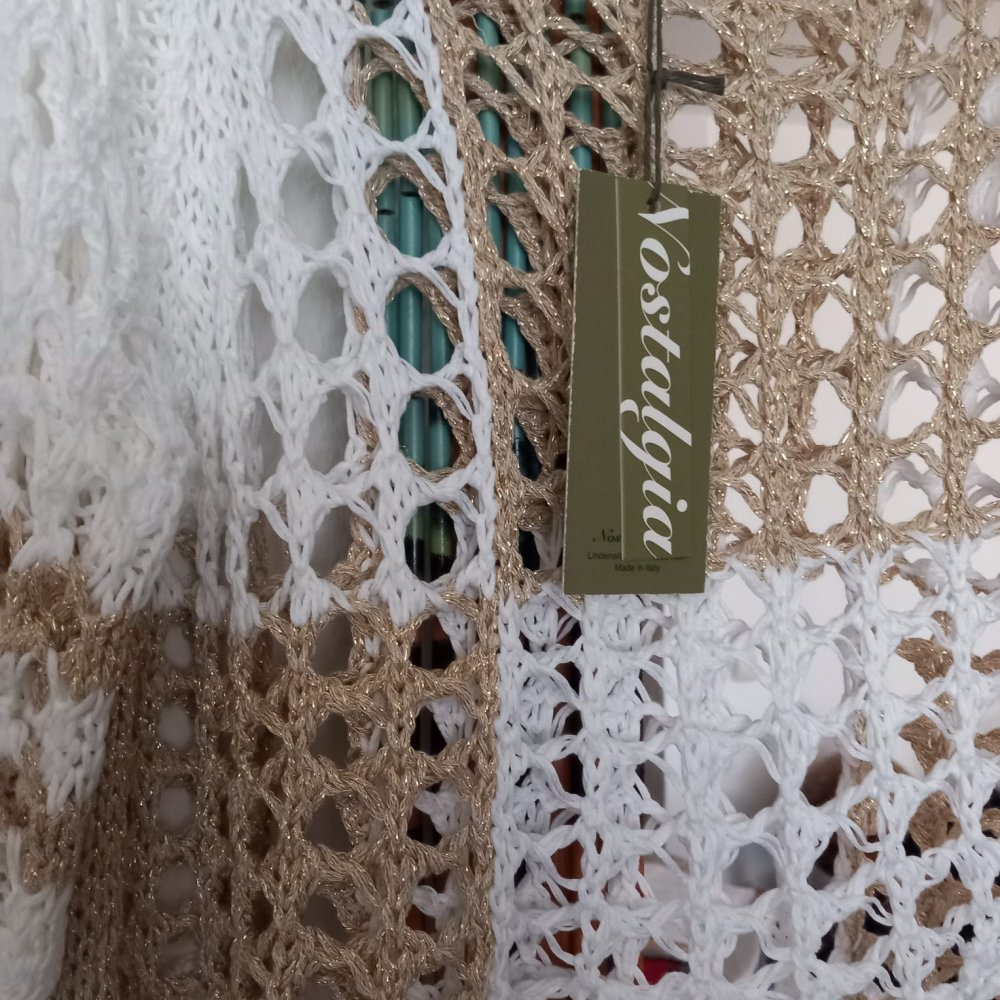 *** Neu ~ Löcher ~ Kurz Pulli ***