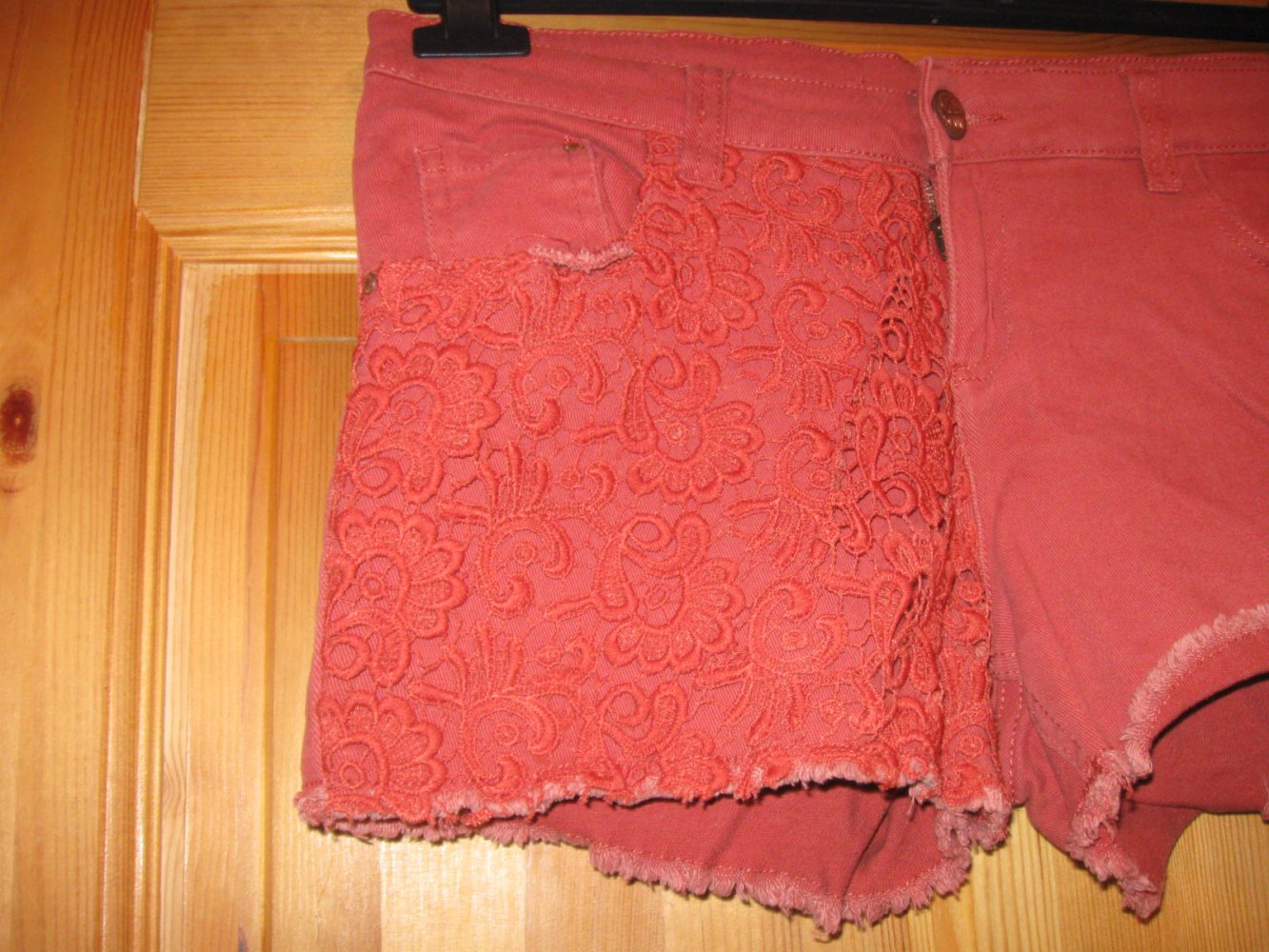 *** Super Shorts mit Spitze ***