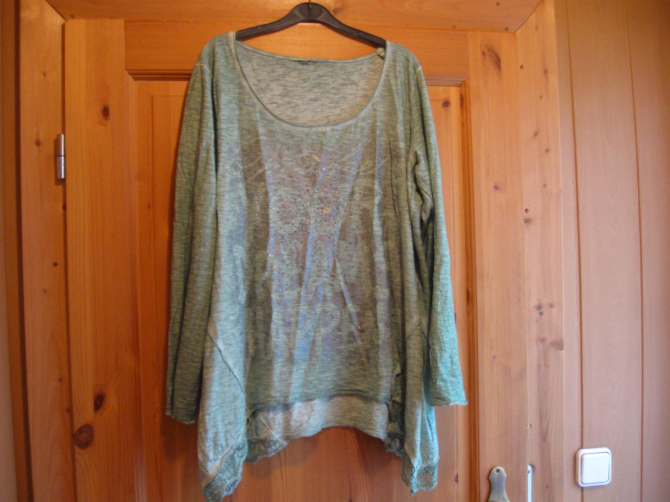 *** Shirt ~ Zipfel ~ Spitze ~ Steinchen ***