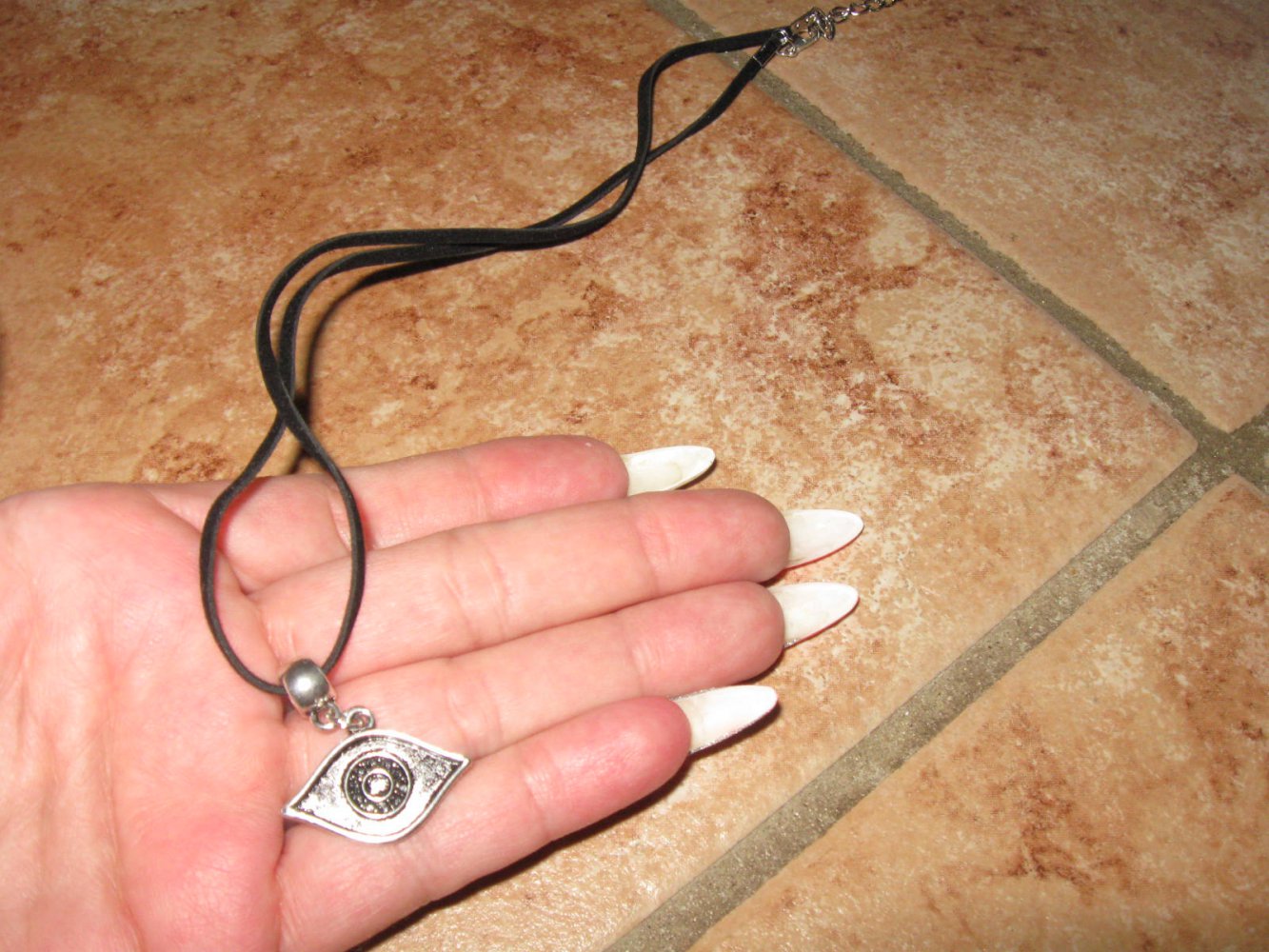 *** Neue Kette mit Augenhänger ***