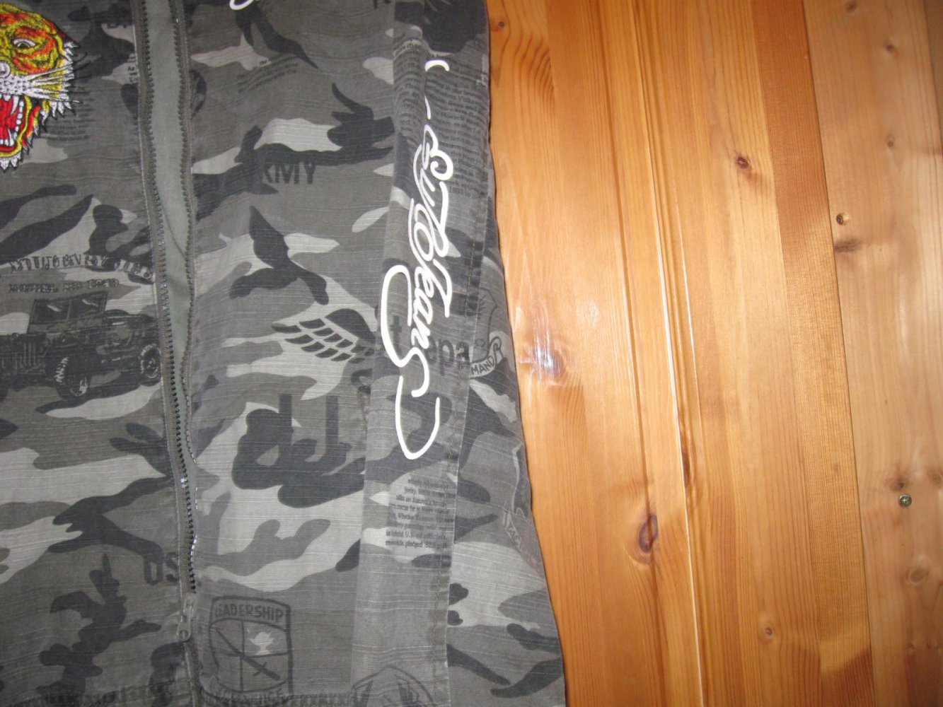 *** Tolle Camouflage Jacke mit Druck ***
