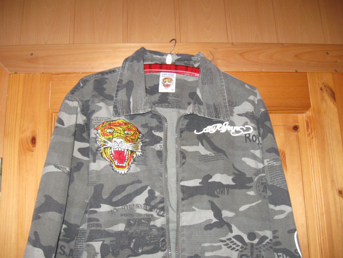 *** Tolle Camouflage Jacke mit Druck ***