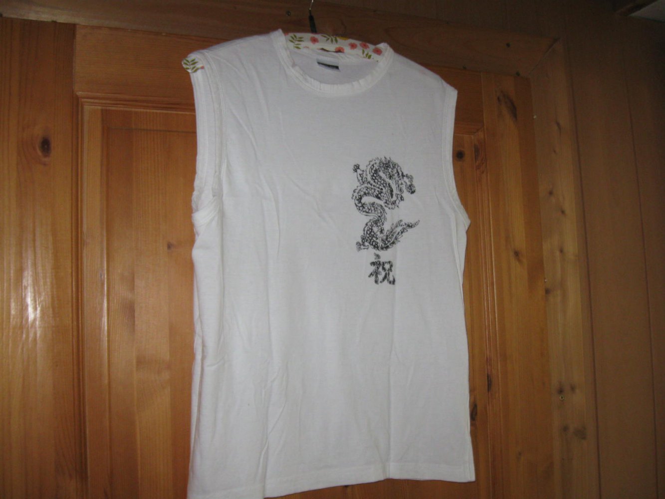 *** Shirt mit Brust Druck ***